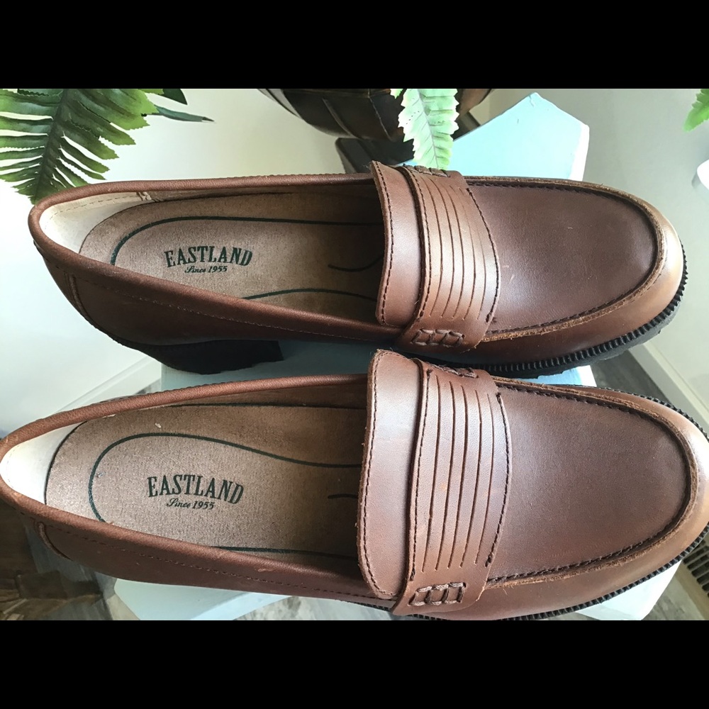 Leather Eastland women shoes women’s size 8 1/2